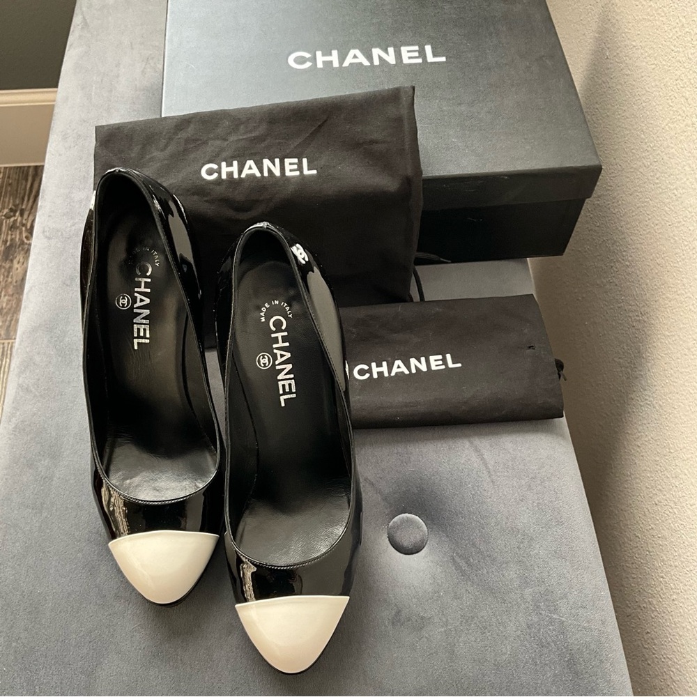 Chanel Pumps - Picture 4 of 8